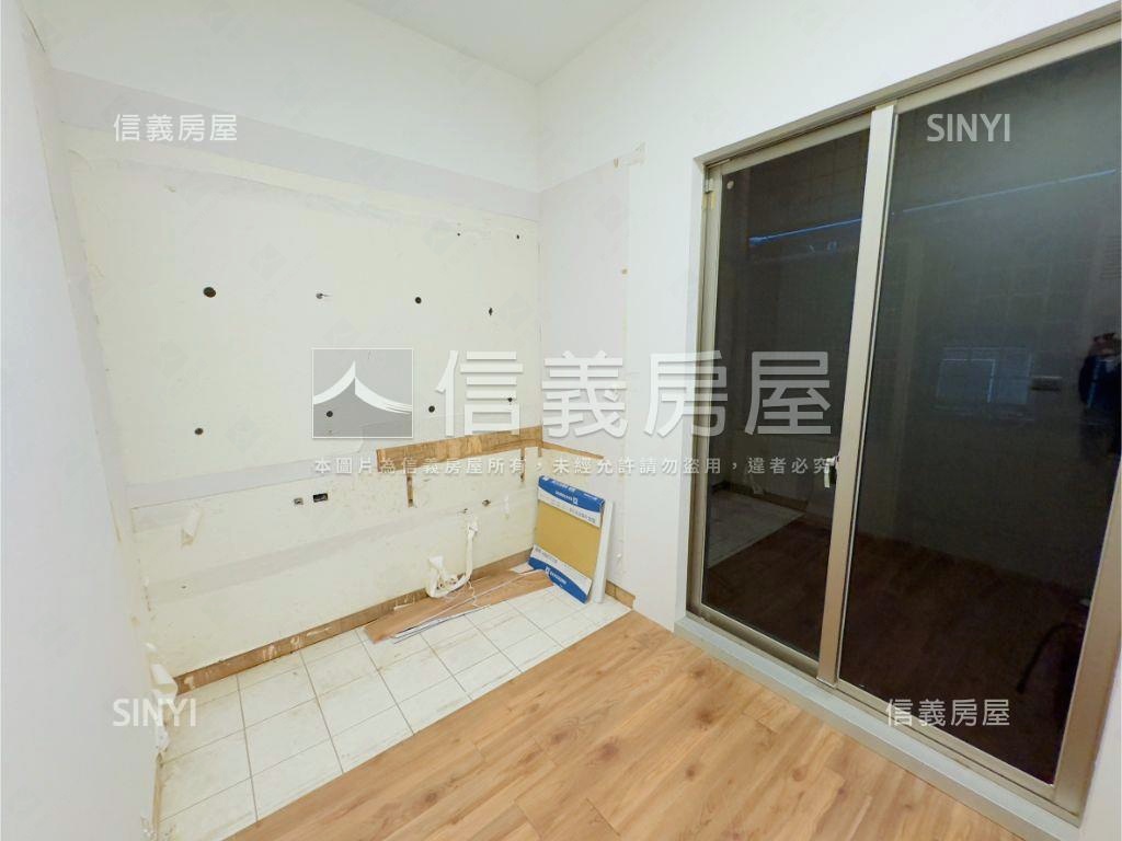 面寬挑高維瓦第黃金住店房屋室內格局與周邊環境