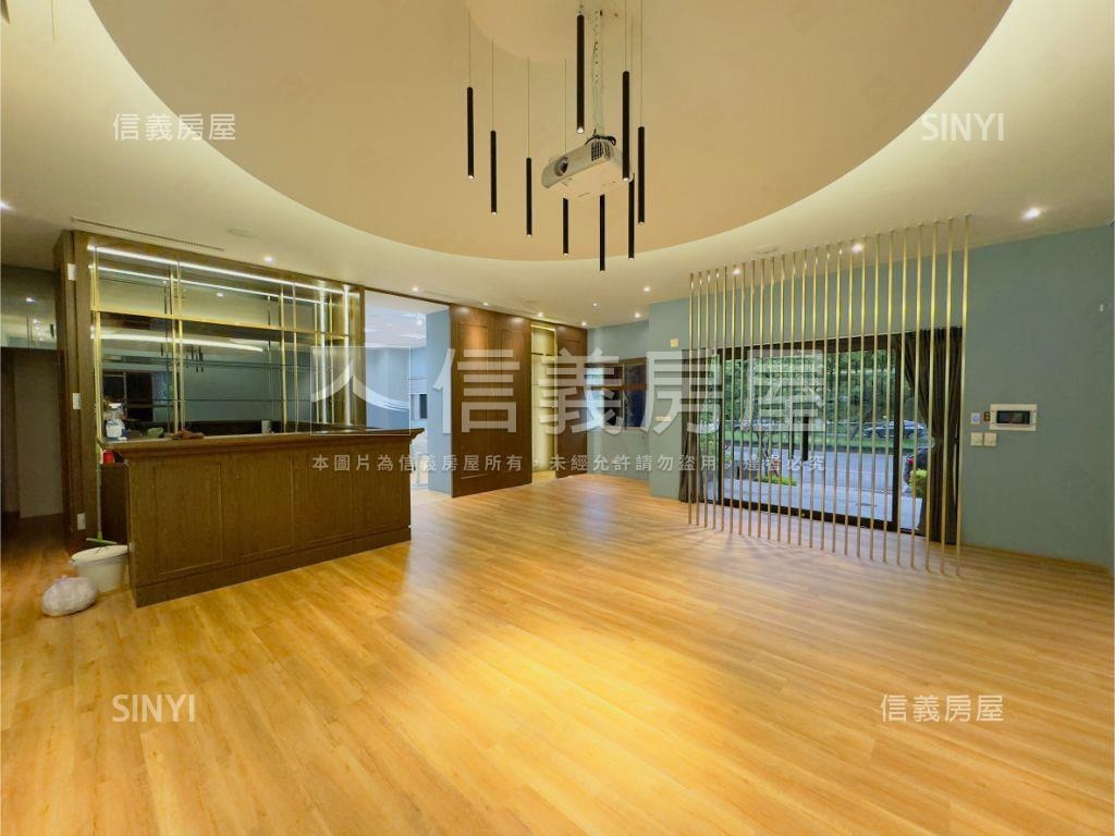 面寬挑高維瓦第黃金住店房屋室內格局與周邊環境