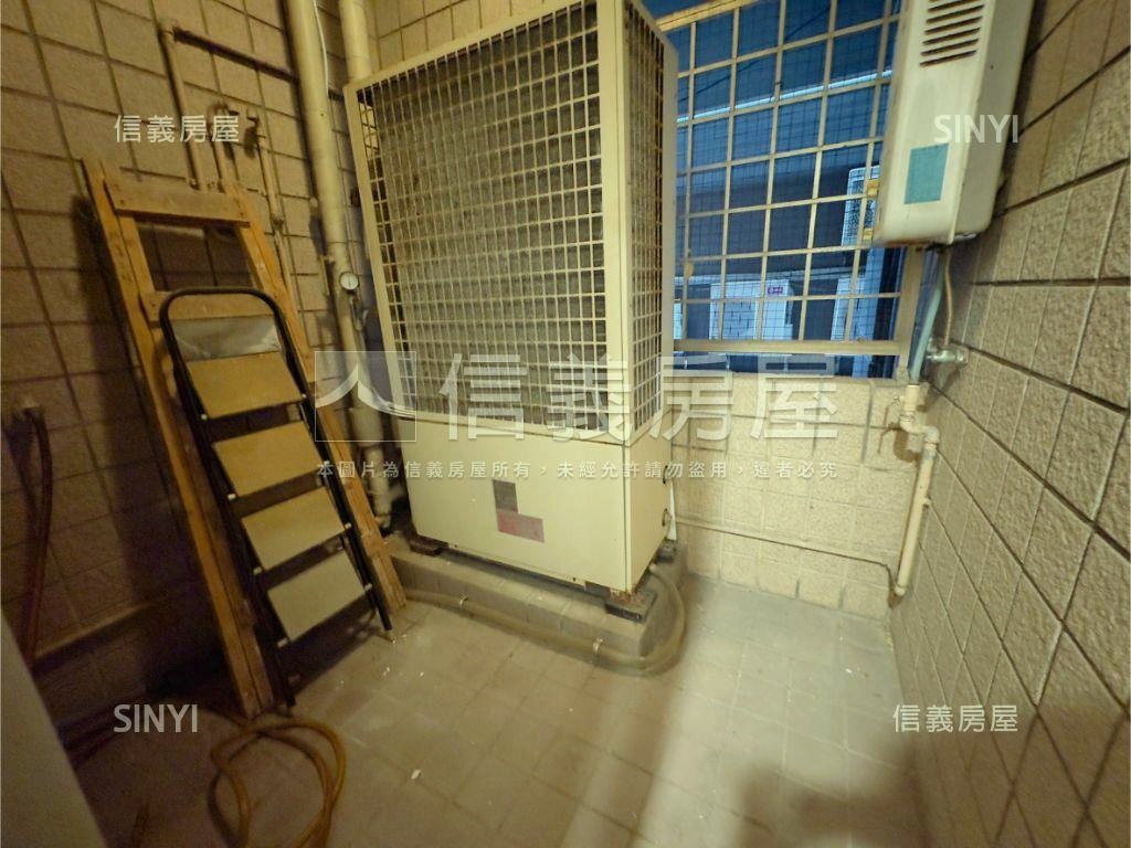 面寬挑高維瓦第黃金住店房屋室內格局與周邊環境