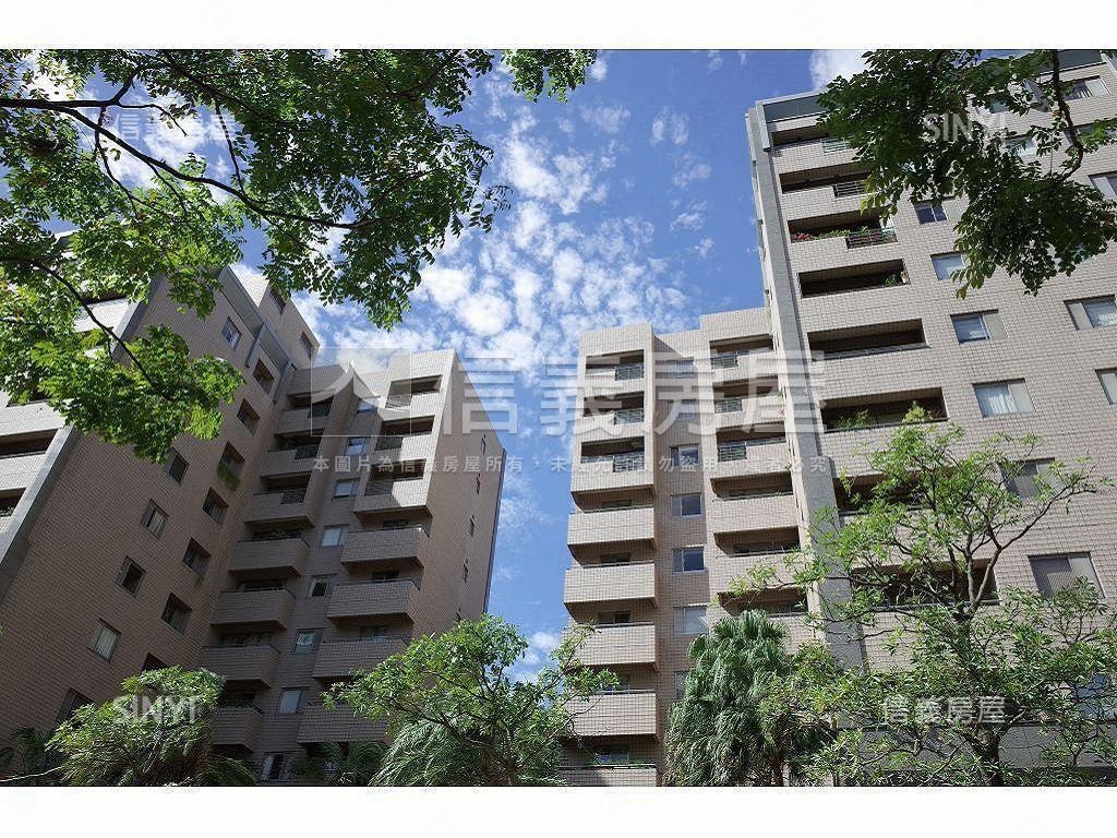 面寬挑高維瓦第黃金住店房屋室內格局與周邊環境