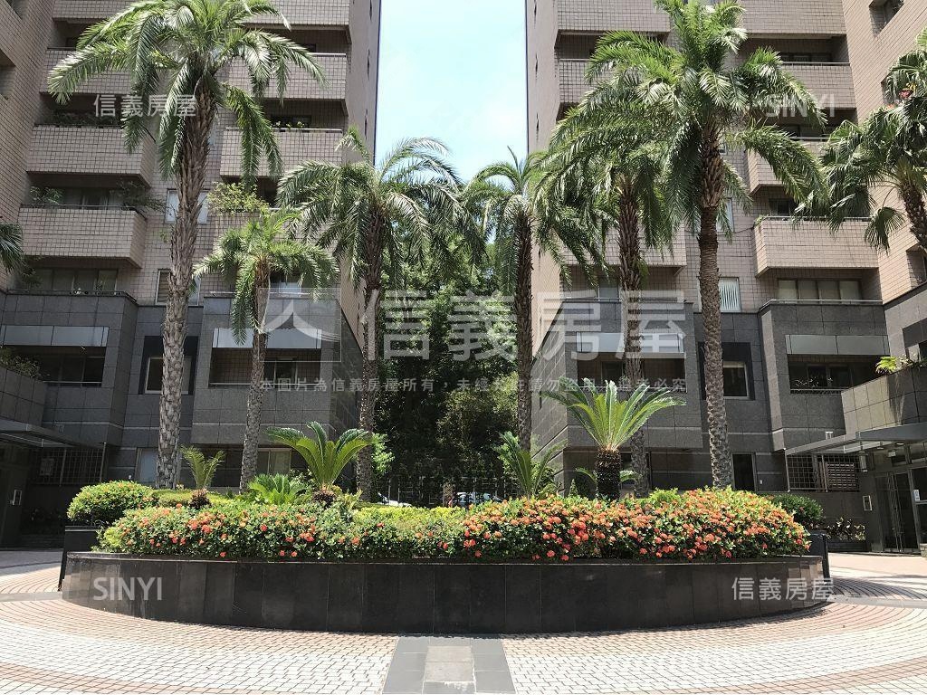 面寬挑高維瓦第黃金住店房屋室內格局與周邊環境