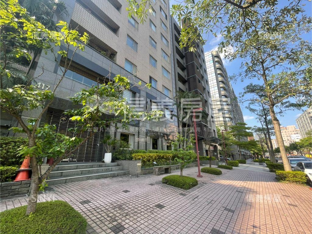 面寬挑高維瓦第黃金住店房屋室內格局與周邊環境