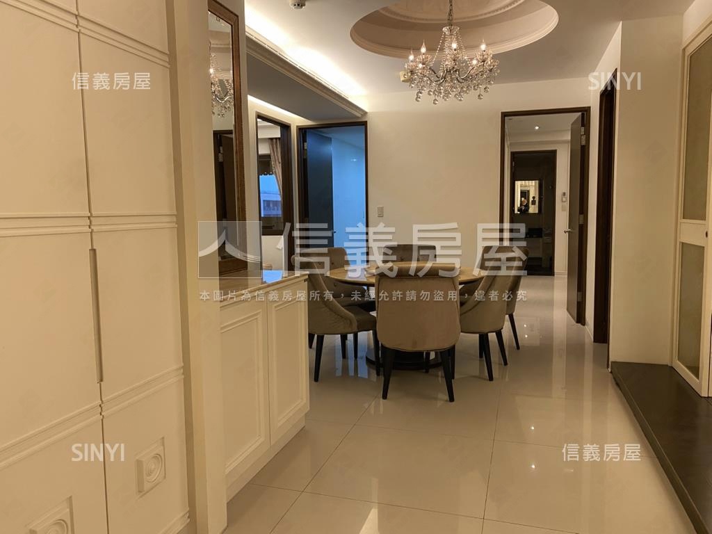 副都心新富邑高樓坡平車位房屋室內格局與周邊環境