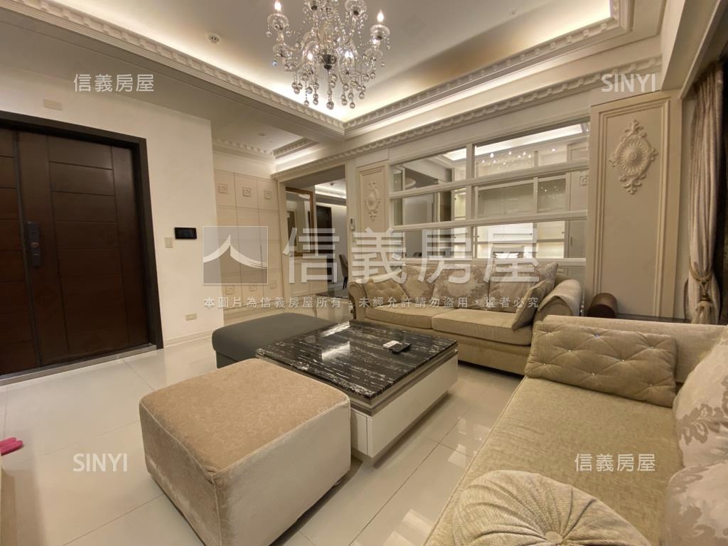 副都心新富邑高樓坡平車位房屋室內格局與周邊環境