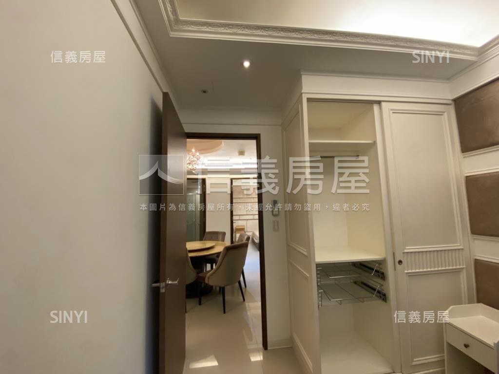 副都心新富邑高樓坡平車位房屋室內格局與周邊環境