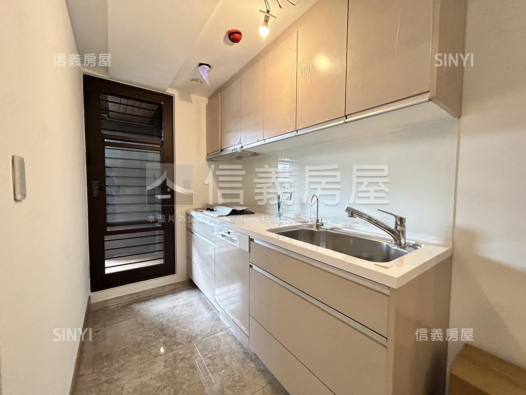 敦北小巨蛋後棟安靜二房房屋室內格局與周邊環境