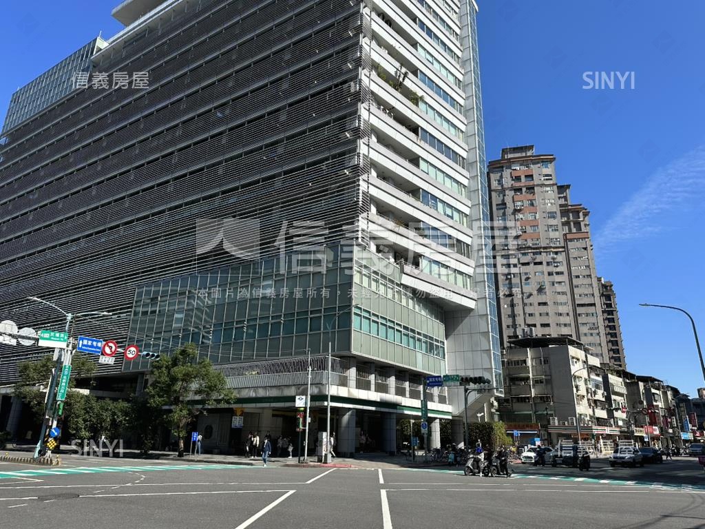 大坪林ＯＮＥ高樓兩房車位房屋室內格局與周邊環境