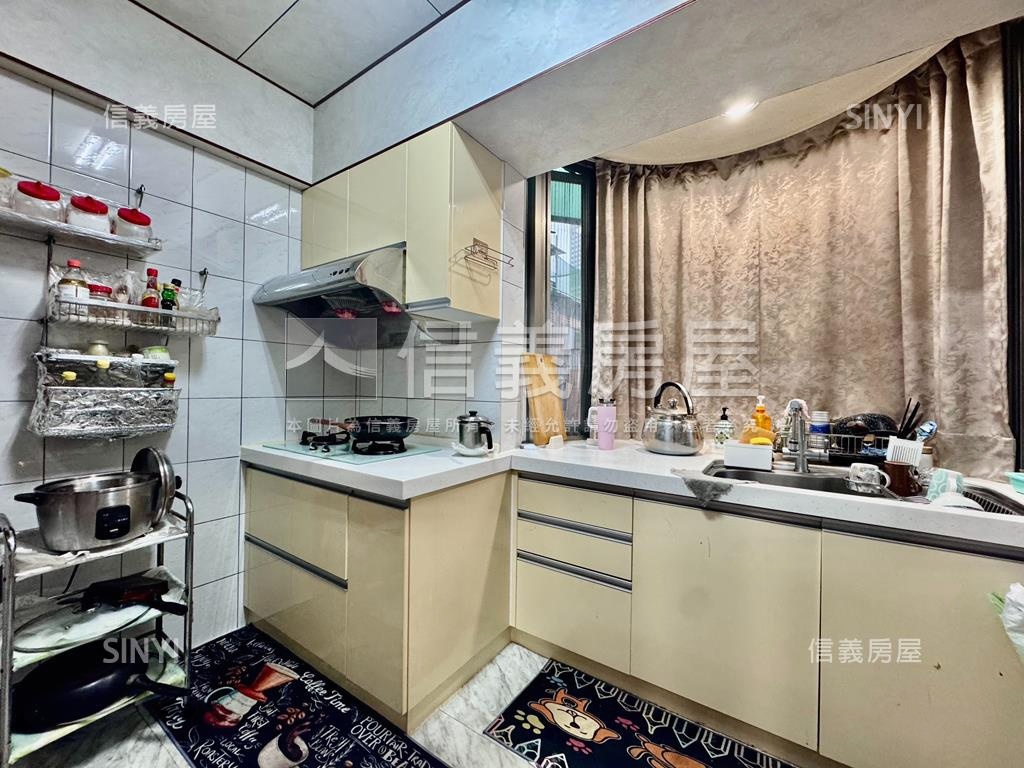 電梯更新邊間三房兩衛房屋室內格局與周邊環境