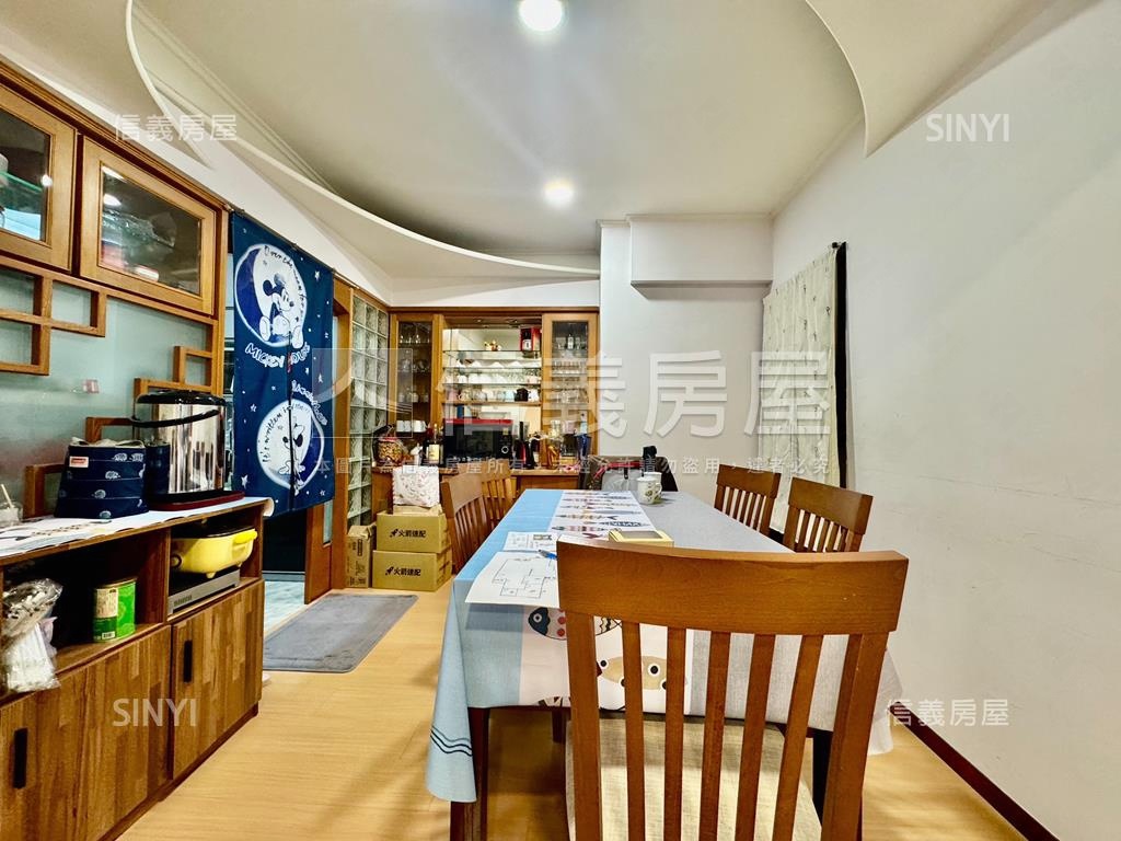 電梯更新邊間三房兩衛房屋室內格局與周邊環境