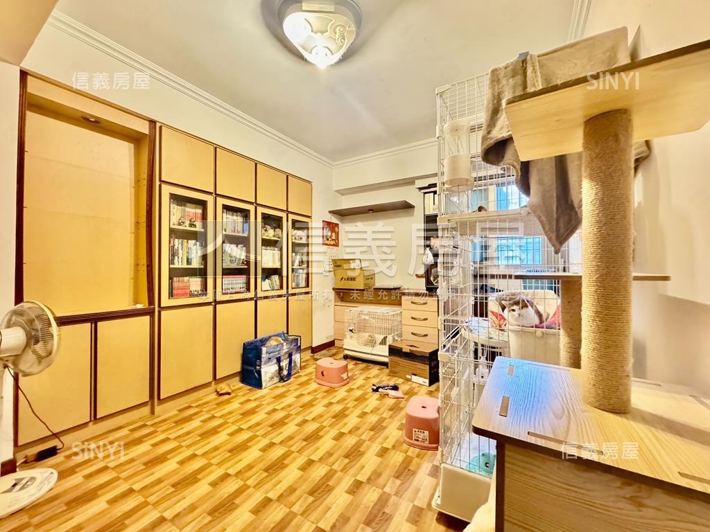 電梯更新邊間三房兩衛房屋室內格局與周邊環境