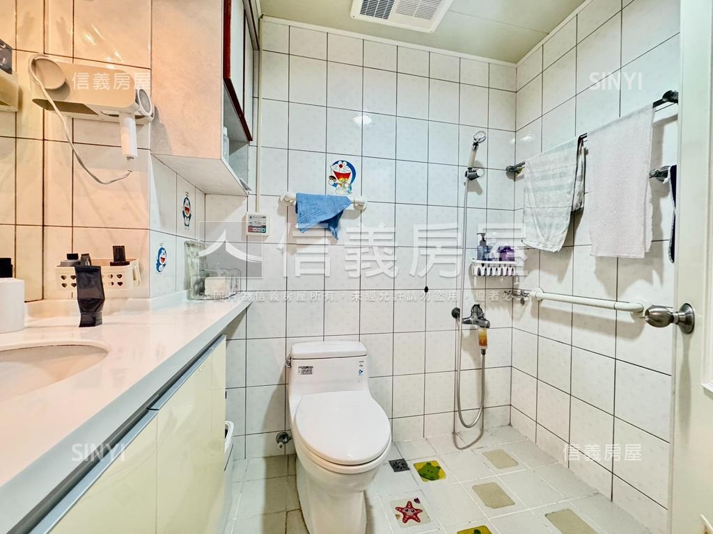 電梯更新邊間三房兩衛房屋室內格局與周邊環境