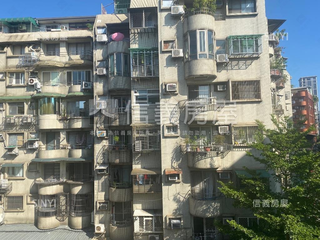 電梯更新邊間三房兩衛房屋室內格局與周邊環境