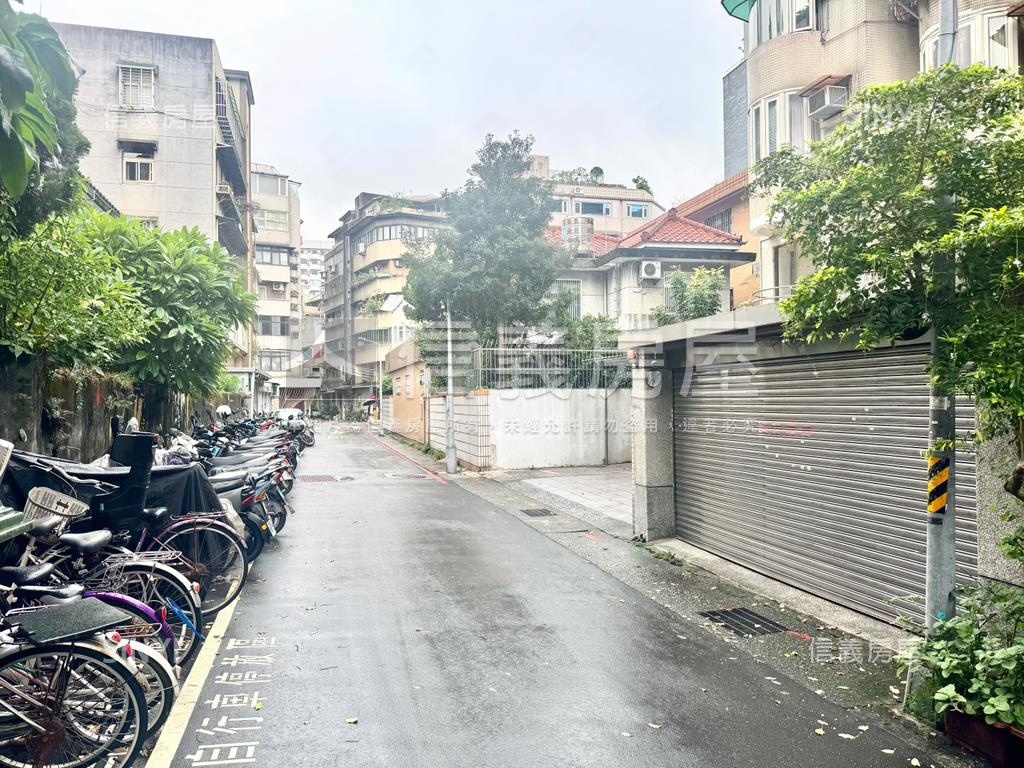 電梯更新邊間三房兩衛房屋室內格局與周邊環境