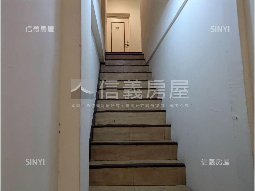 近新堀江整棟滿租透店房屋室內格局與周邊環境