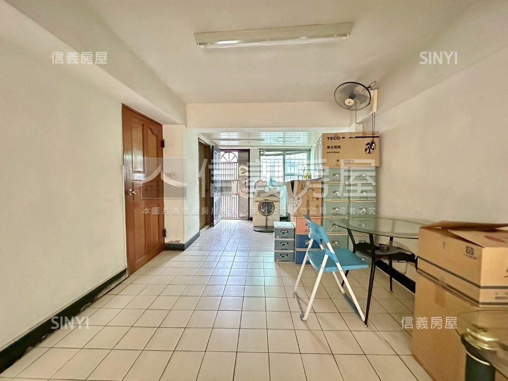 桐林國小旁前後臨路別墅房屋室內格局與周邊環境