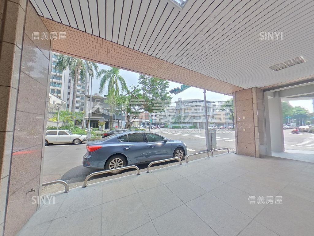 東區大面寬霸氣金店面房屋室內格局與周邊環境