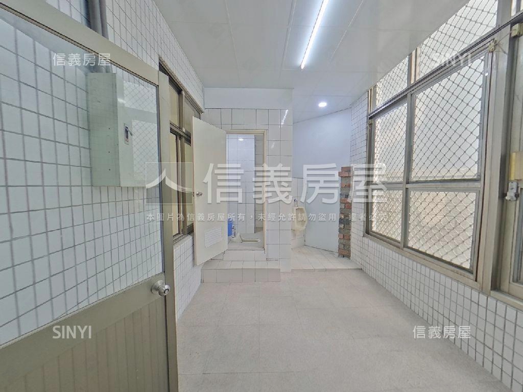 東區大面寬霸氣金店面房屋室內格局與周邊環境