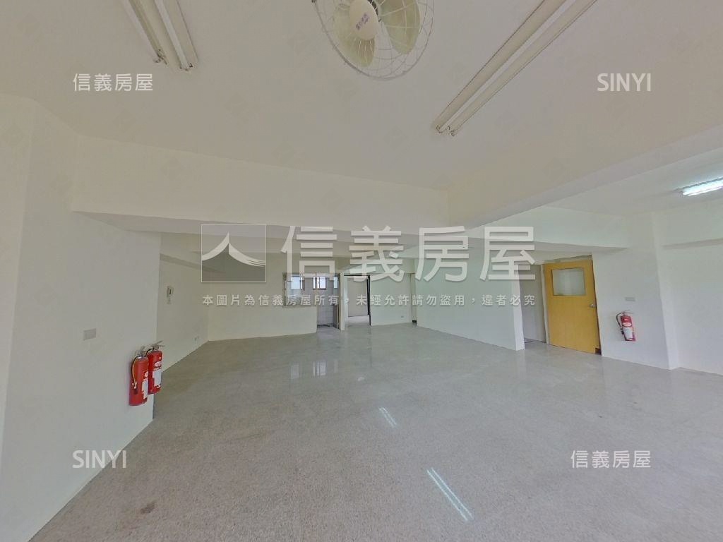 東區大面寬霸氣金店面房屋室內格局與周邊環境