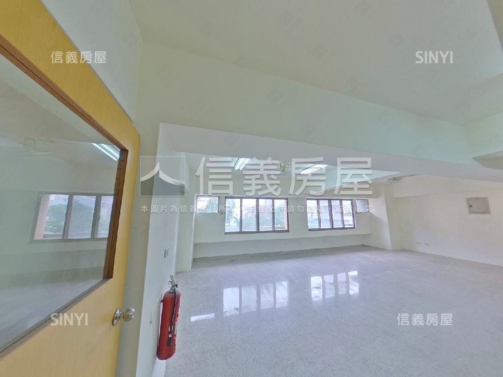 東區大面寬霸氣金店面房屋室內格局與周邊環境