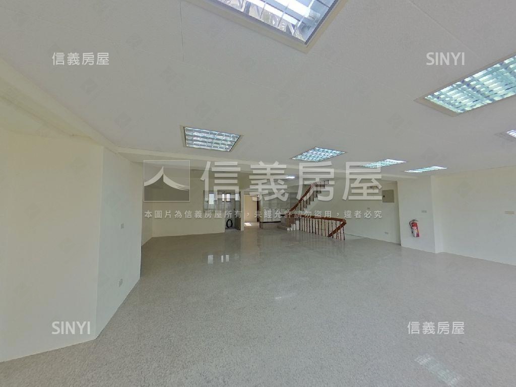東區大面寬霸氣金店面房屋室內格局與周邊環境