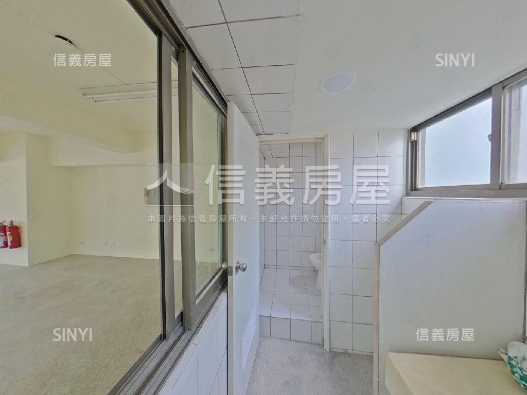 東區大面寬霸氣金店面房屋室內格局與周邊環境