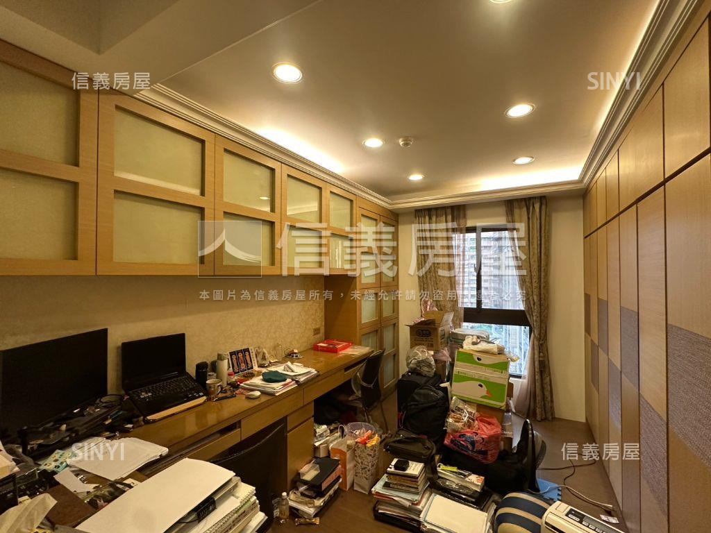 稀有築城經典舒適大空間房屋室內格局與周邊環境