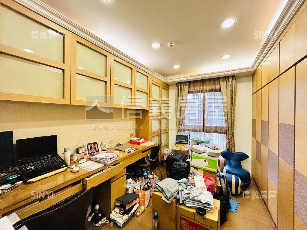 稀有築城經典舒適大空間房屋室內格局與周邊環境