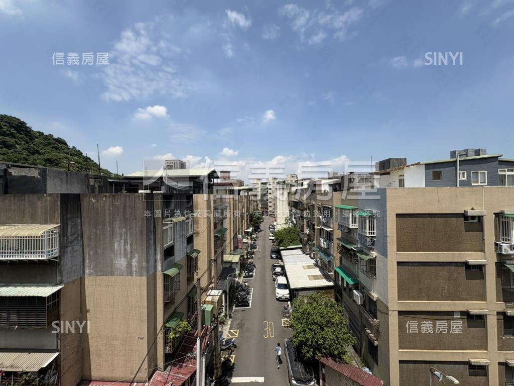 近捷運邊間五層巷弄時光房屋室內格局與周邊環境