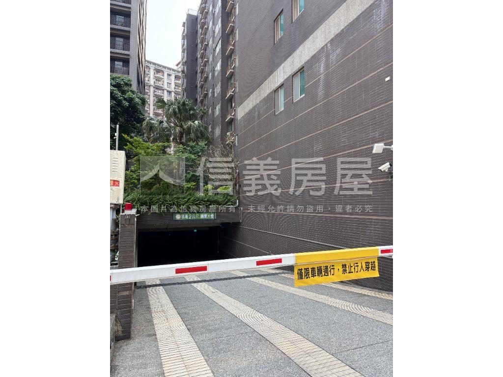 坡道平面大車位在和毅上景房屋室內格局與周邊環境