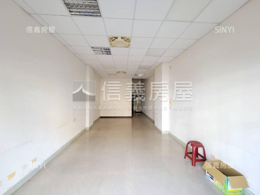 近高鐵挑高採光透店雙車位房屋室內格局與周邊環境