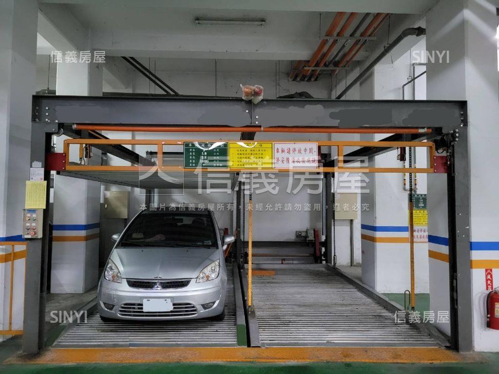 近高鐵挑高採光透店雙車位房屋室內格局與周邊環境