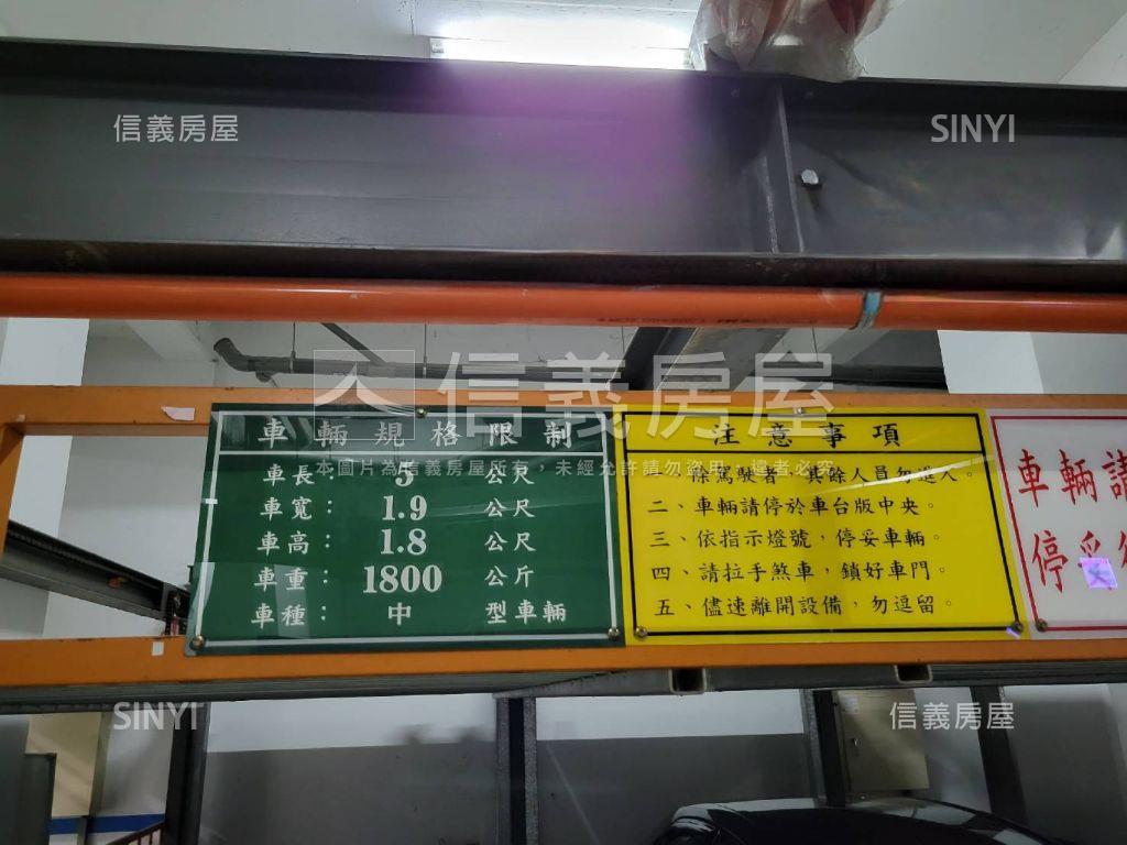 近高鐵挑高採光透店雙車位房屋室內格局與周邊環境