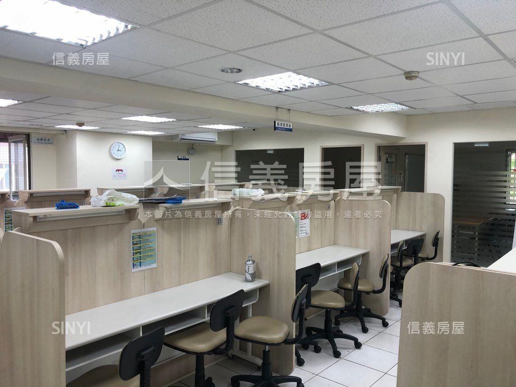 屋主惜售西屯大面寬角店房屋室內格局與周邊環境