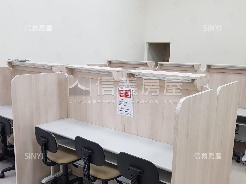 屋主惜售西屯大面寬角店房屋室內格局與周邊環境