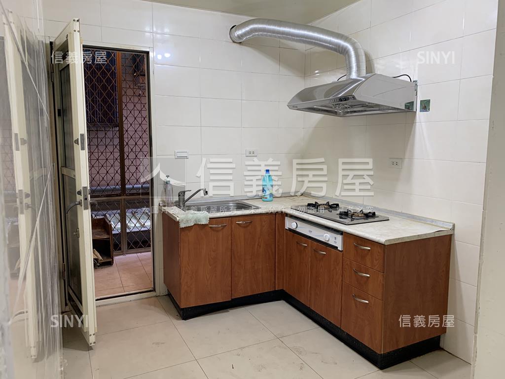 新莊國小公寓２樓房屋室內格局與周邊環境