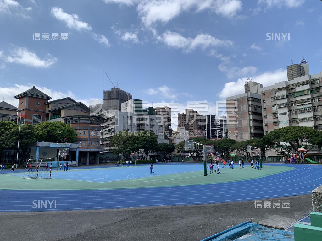 新莊國小公寓２樓房屋室內格局與周邊環境