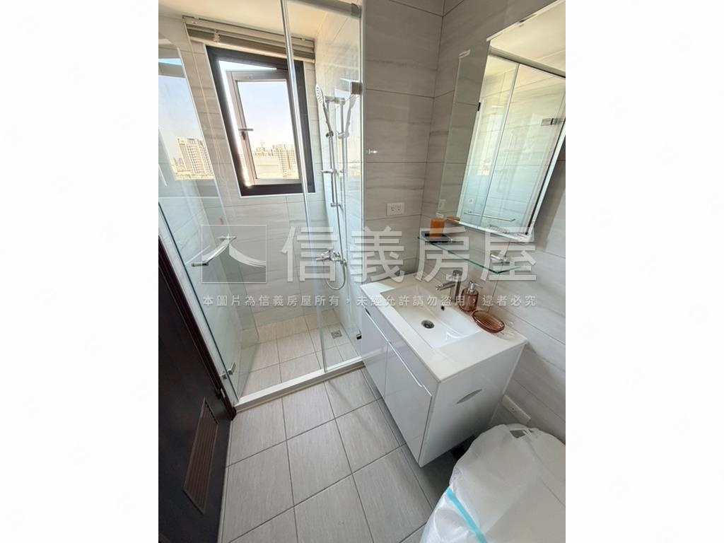 １２淳３房平車附裝潢傢俱房屋室內格局與周邊環境