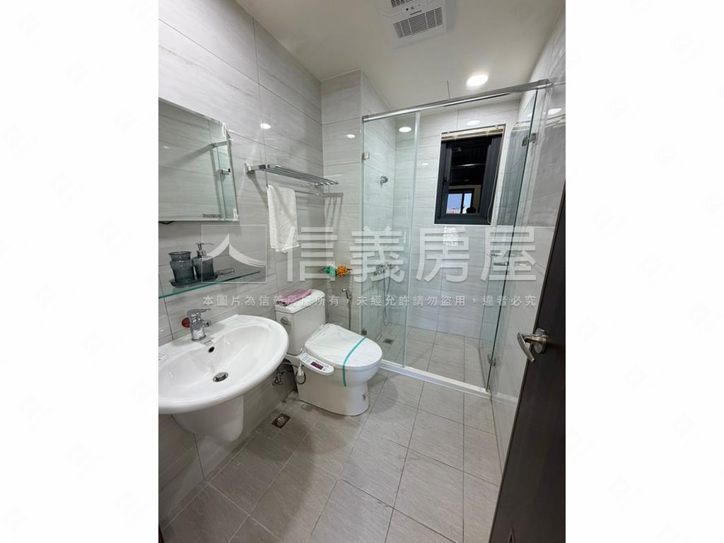 １２淳３房平車附裝潢傢俱房屋室內格局與周邊環境