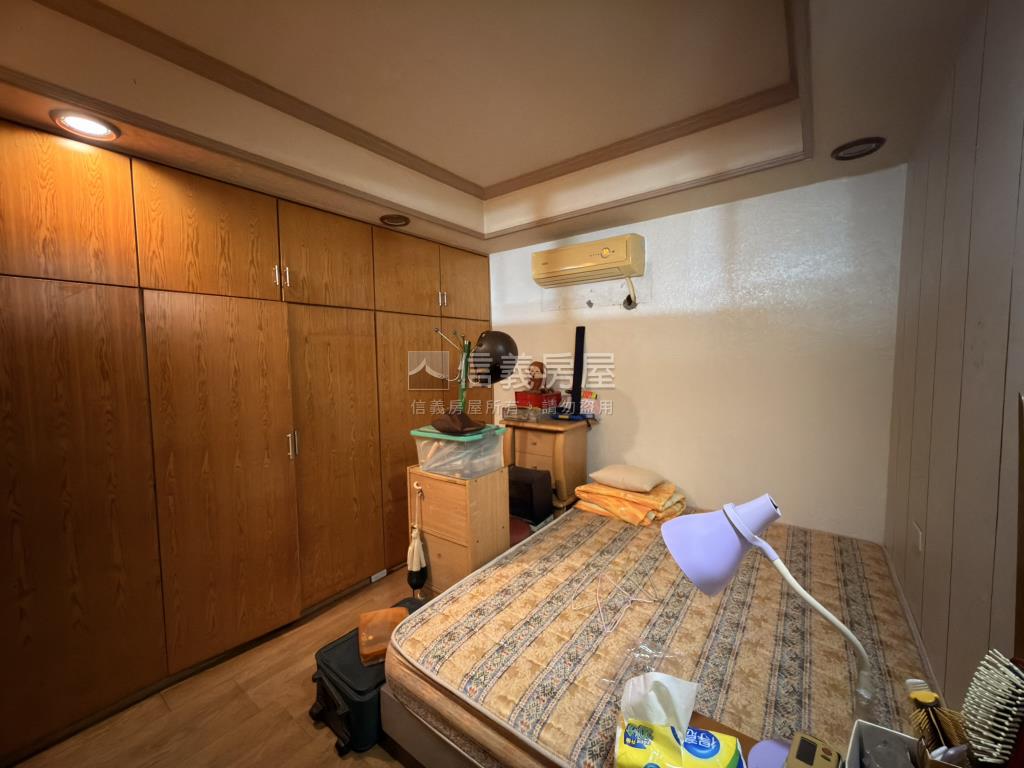 正馬路邊黃金透天房屋室內格局與周邊環境