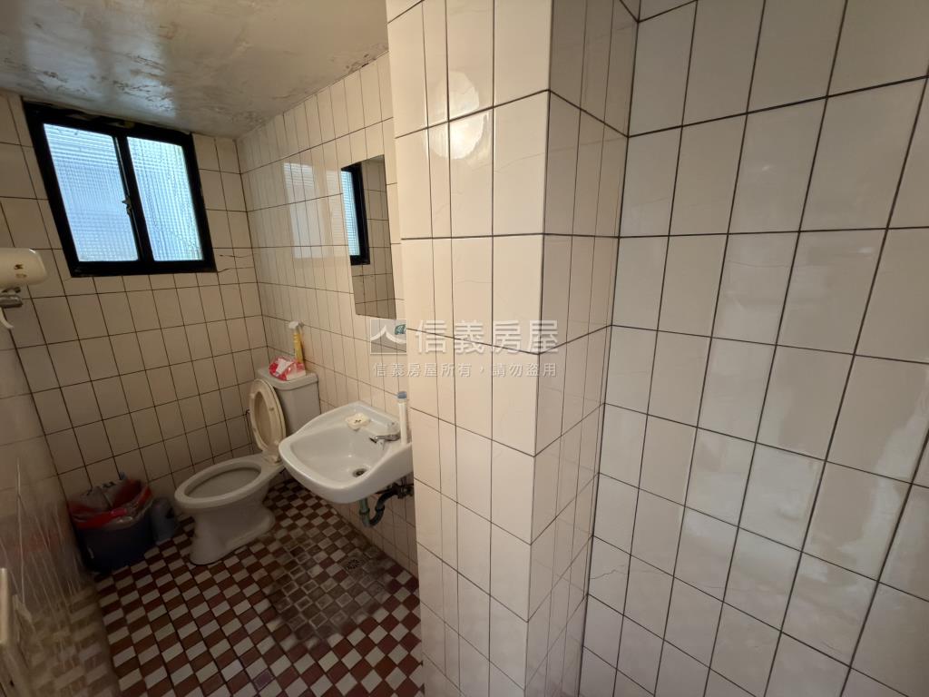 正馬路邊黃金透天房屋室內格局與周邊環境