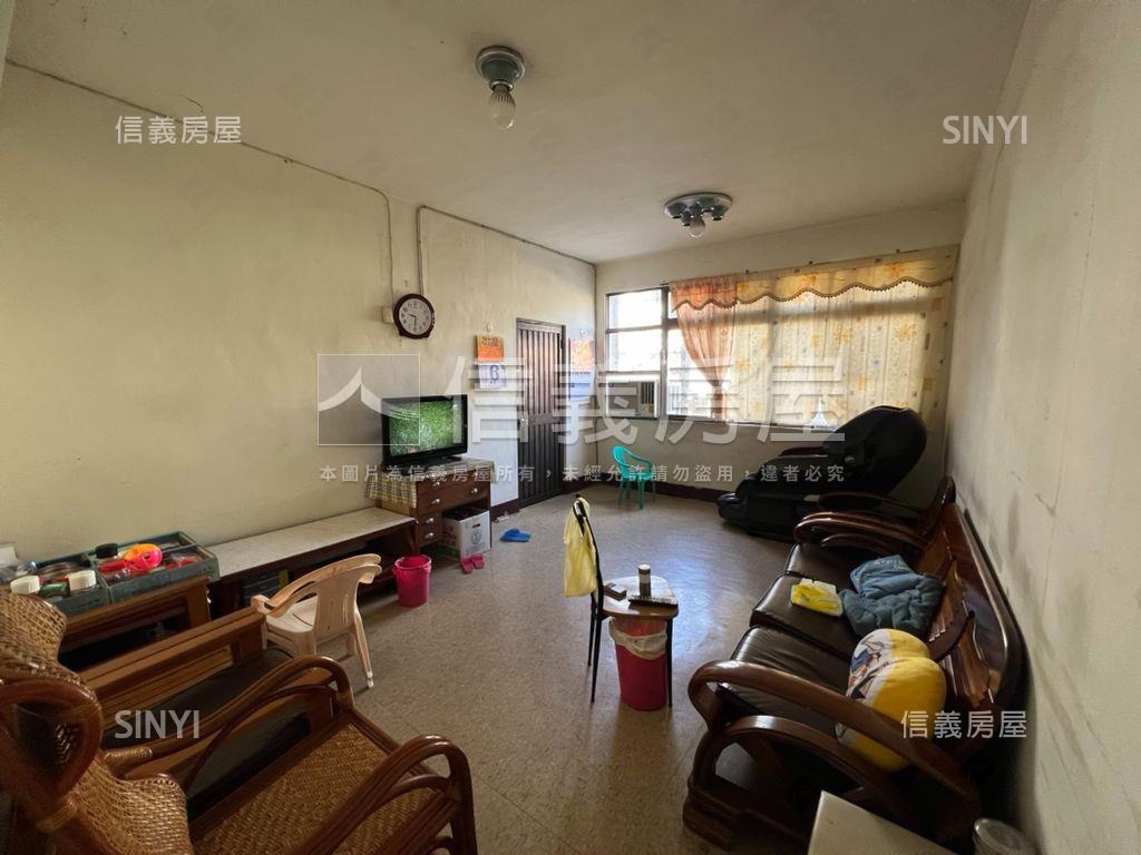 近市場龍興美二樓房屋室內格局與周邊環境