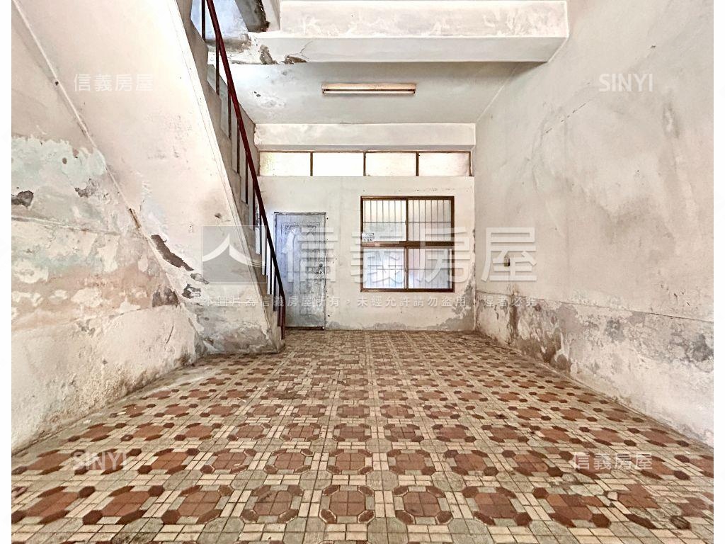 近捷運前後活巷騎樓透天房屋室內格局與周邊環境