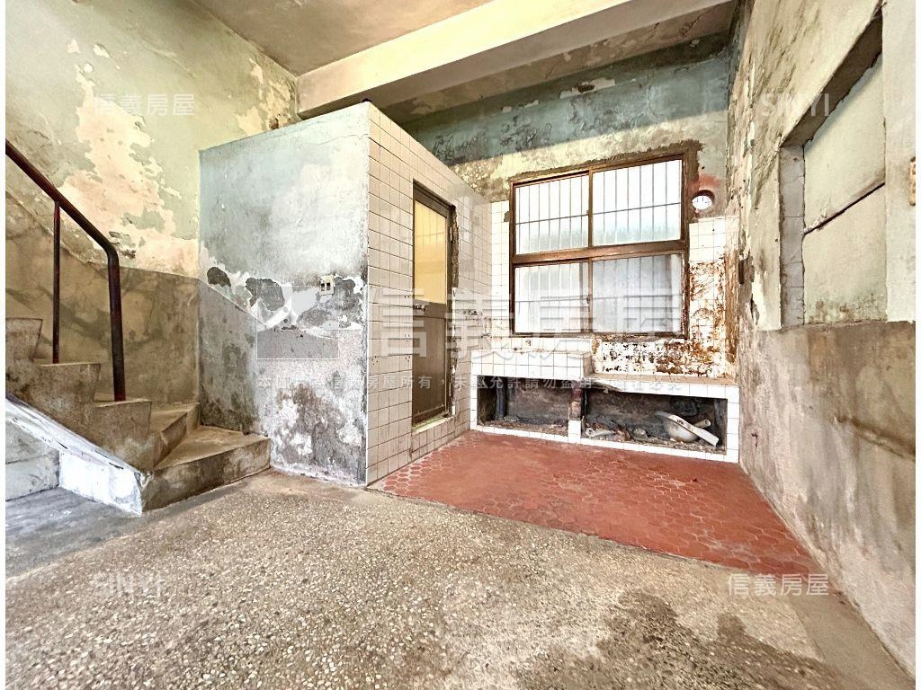 近捷運前後活巷騎樓透天房屋室內格局與周邊環境