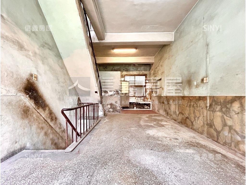 近捷運前後活巷騎樓透天房屋室內格局與周邊環境