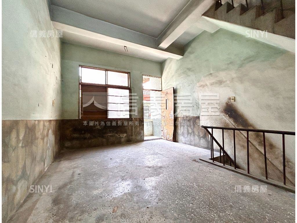 近捷運前後活巷騎樓透天房屋室內格局與周邊環境