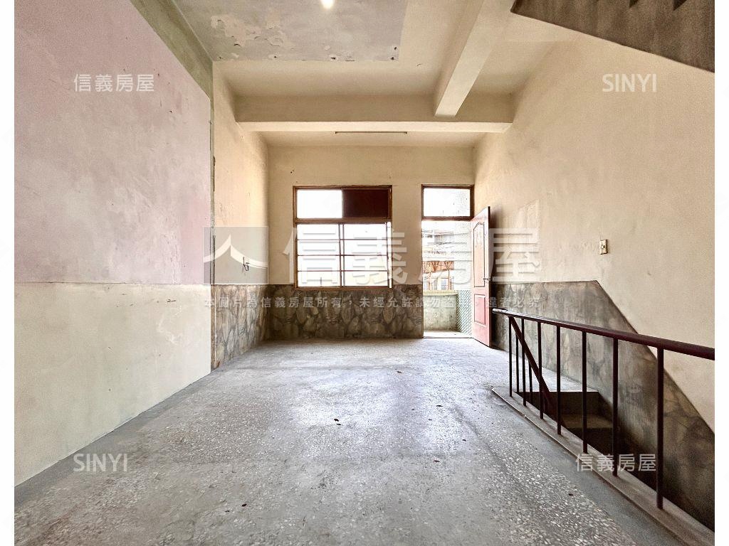 近捷運前後活巷騎樓透天房屋室內格局與周邊環境