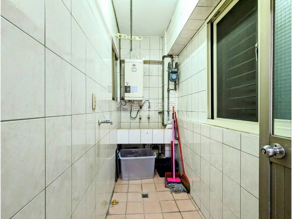 近捷運獨戶華廈２房２衛房屋室內格局與周邊環境
