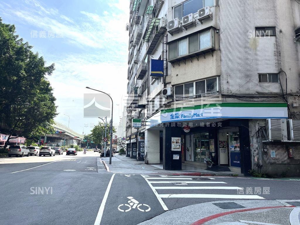 全家連鎖★三角窗金店面房屋室內格局與周邊環境