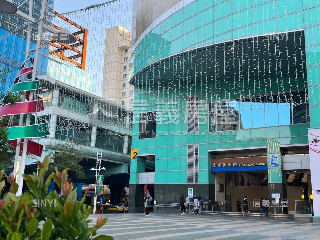 全家連鎖★三角窗金店面房屋室內格局與周邊環境