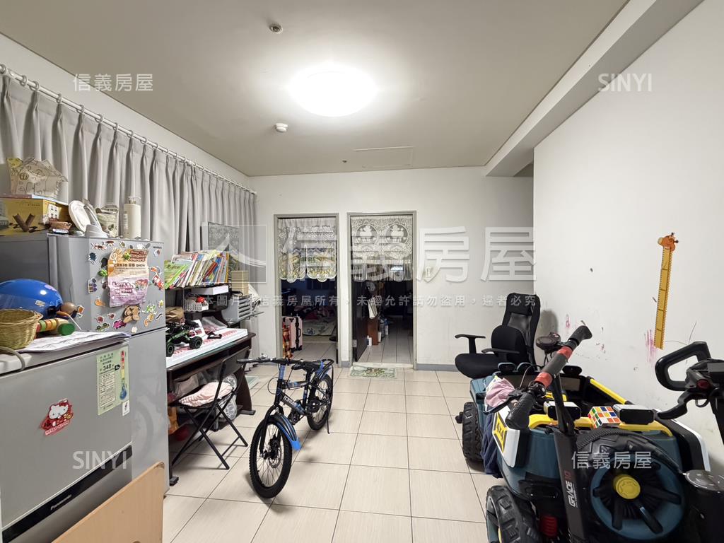 大鵬新城朝南三房平車房屋室內格局與周邊環境